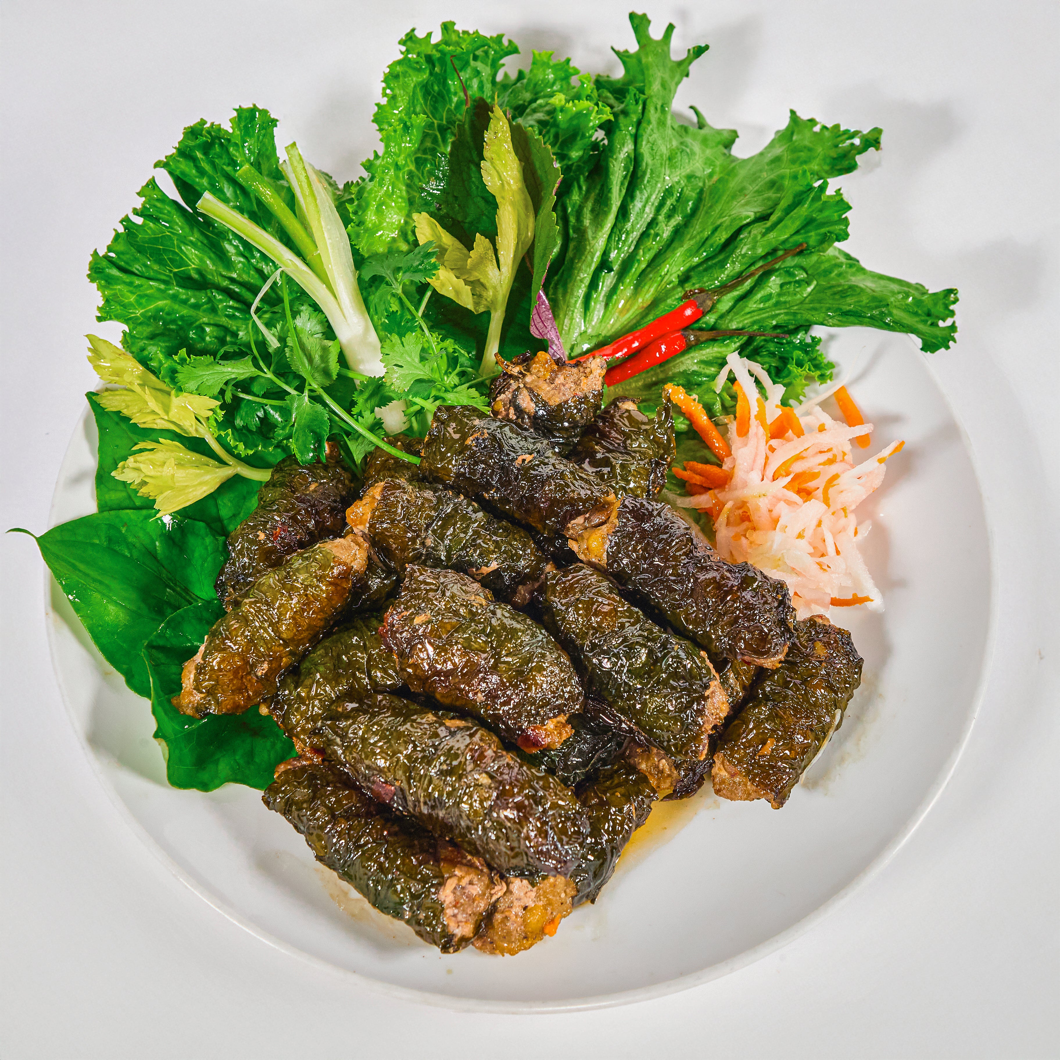 Thịt bò xay bọc lá trầu